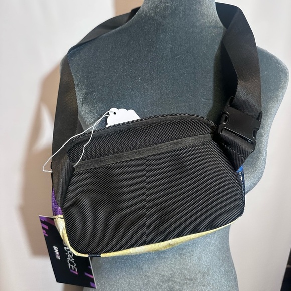 Blue and Black Belt Bag with Modern Design - Picture 3 of 6